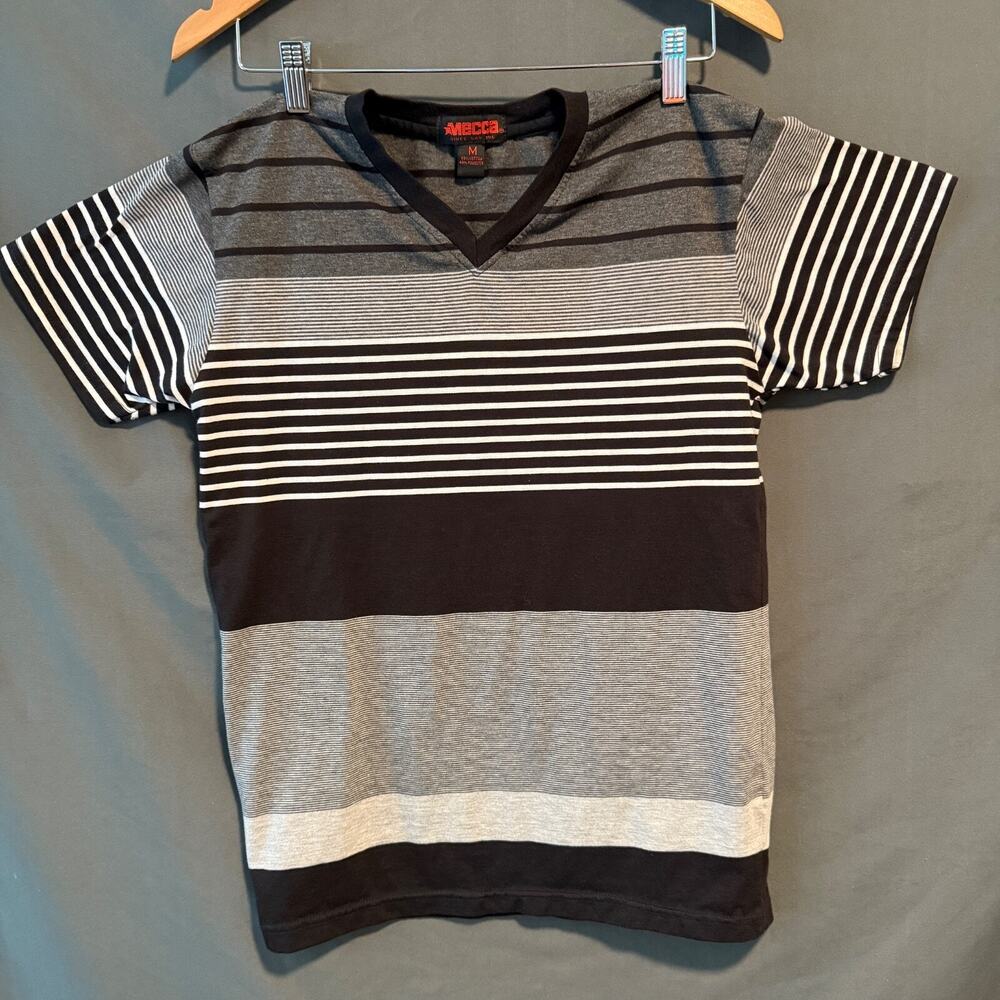 Mecca Striped T-Shirt Men’s Medium Black Gray V-Neck Casual Tee
